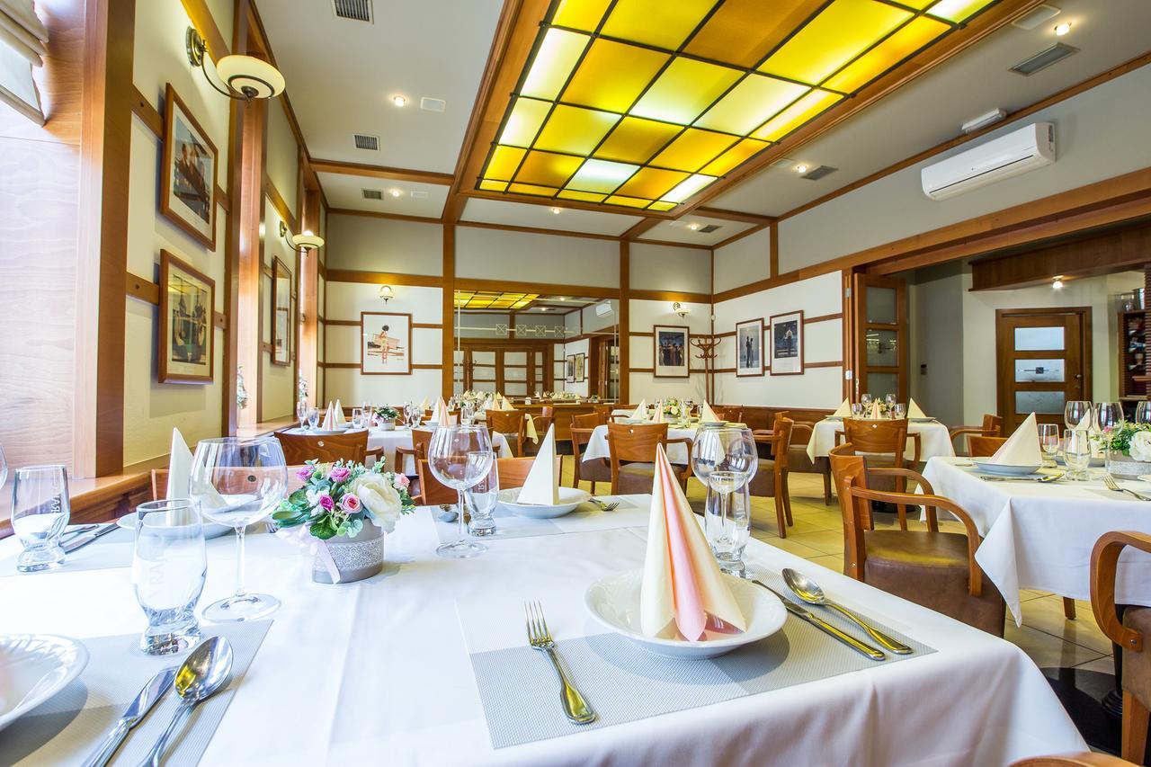 Hotel Pod Vezi Straznice Ngoại thất bức ảnh